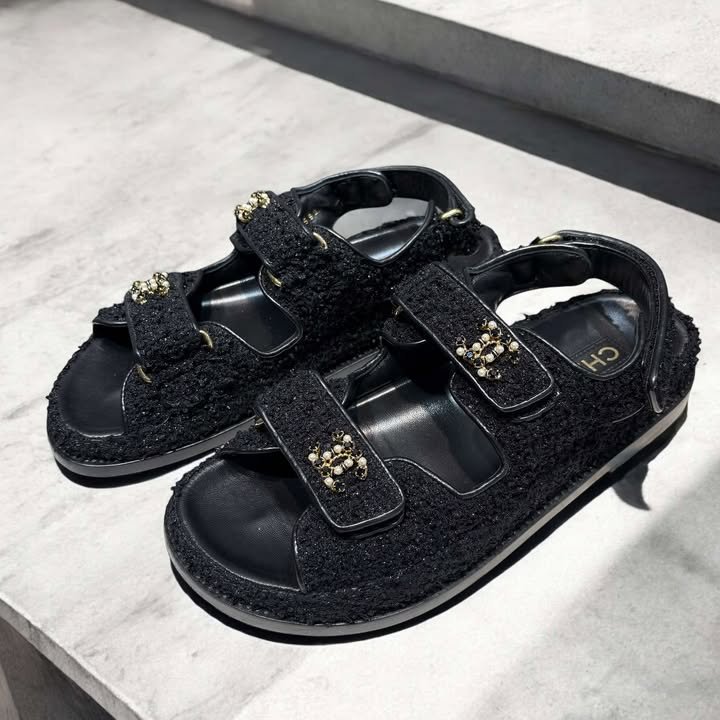 CHANEL 魔鬼氈毛呢涼鞋/黑色-2