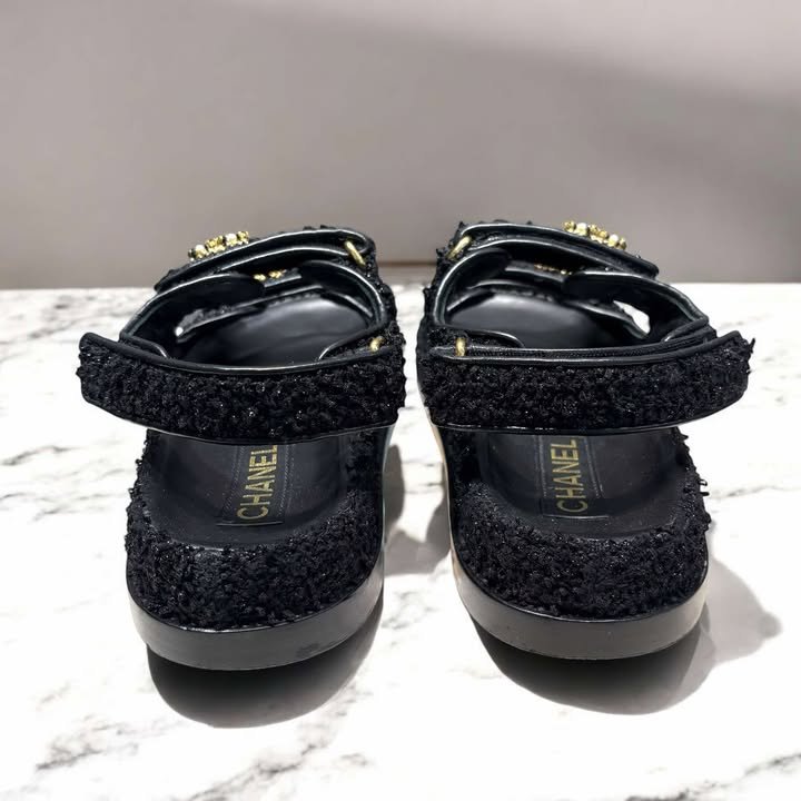 CHANEL 魔鬼氈毛呢涼鞋/黑色-3