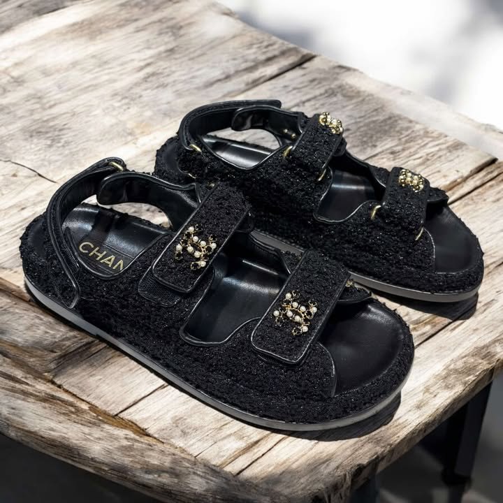 CHANEL 魔鬼氈毛呢涼鞋/黑色-4