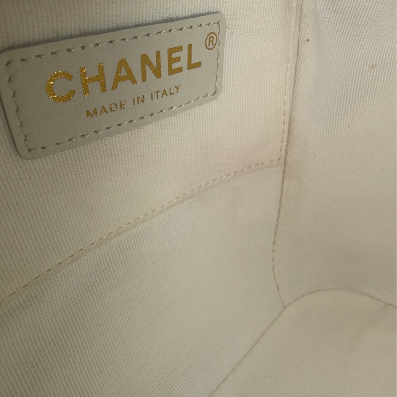 全配芯片款🈶️購證❤️香奈兒奶油白油蠟牛皮duma 雙肩包-96