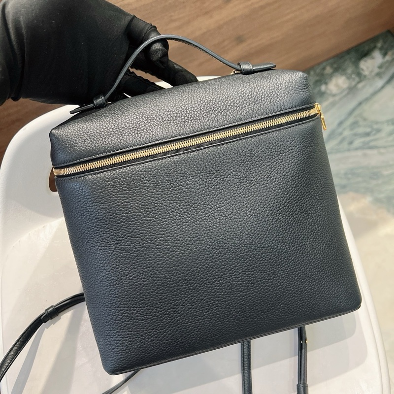 Loro Piana LP23.5 黑色後背包-1