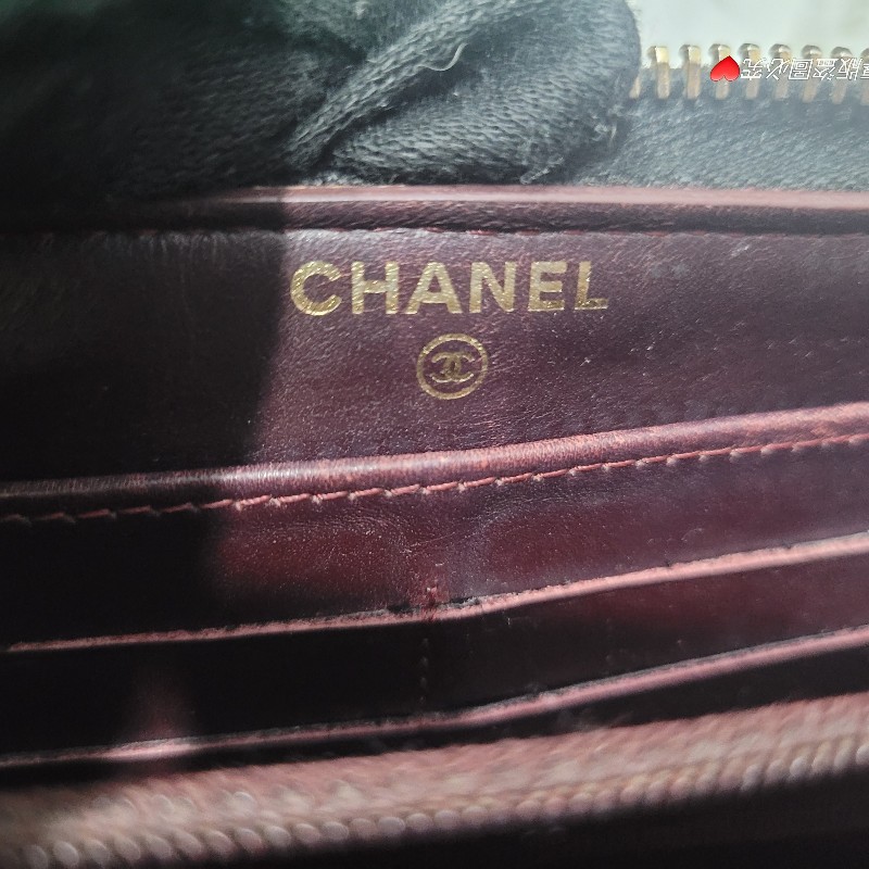 💜 Chanel香奈兒
荔枝皮拉鍊長夾(已改造可斜背)-35