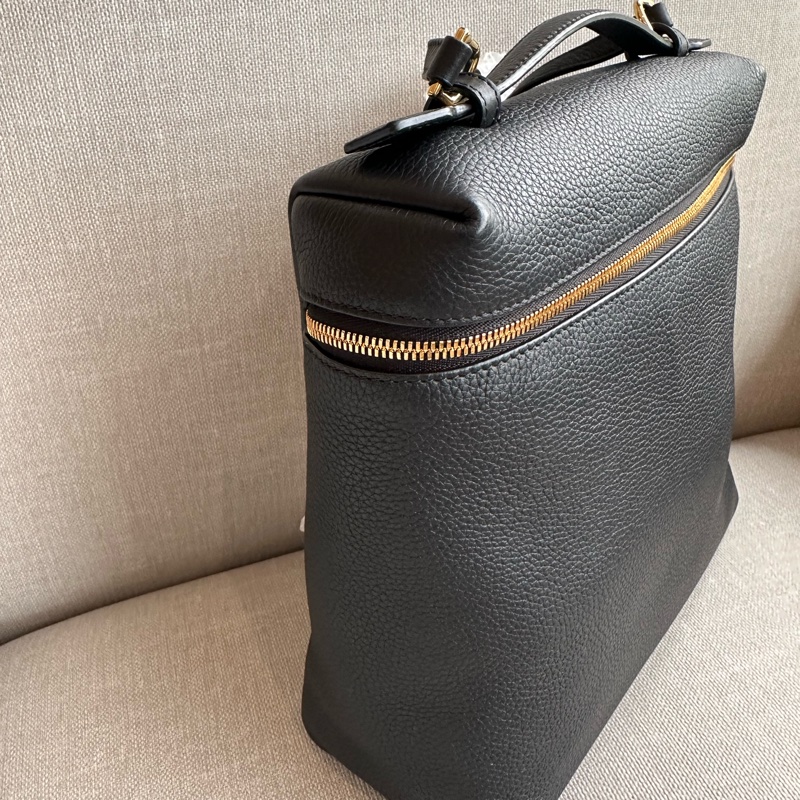 98新LP Loro piana L23.5黑金雙肩包 大全套 又輕又能裝 合理價-5