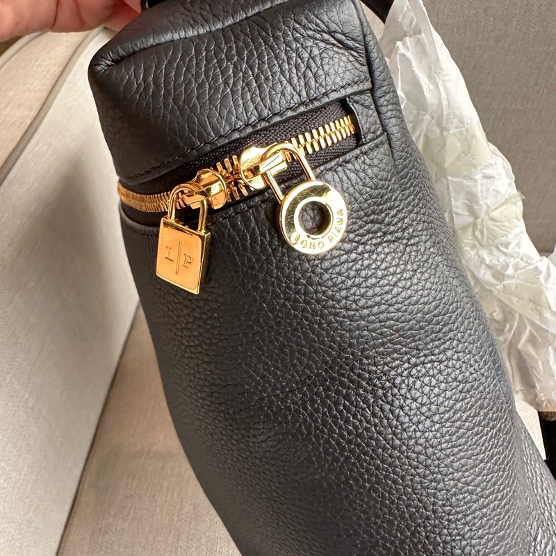 98新LP Loro piana L23.5黑金雙肩包 大全套 又輕又能裝 合理價-8
