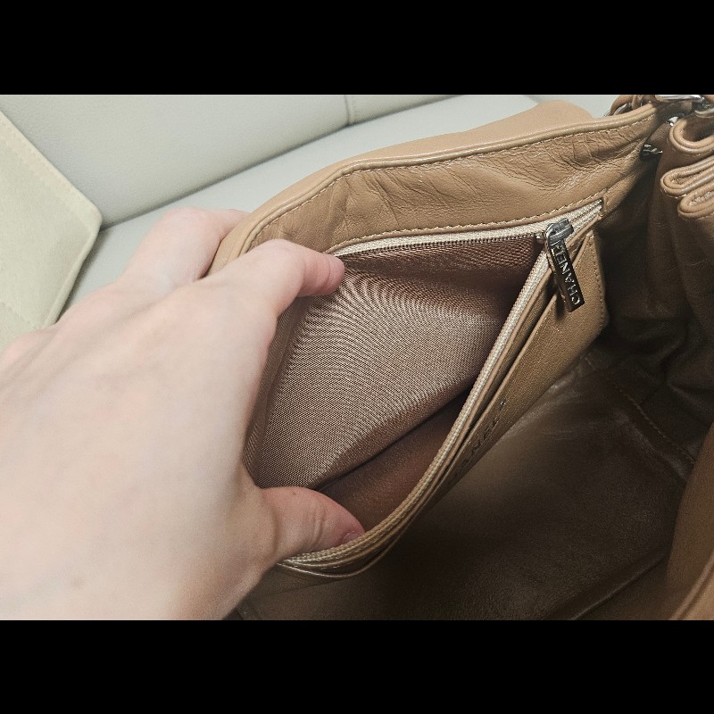 Chanel 皮革鏈帶包 👜柔軟的皮革觸感極佳,雙 C 大壓紋-8