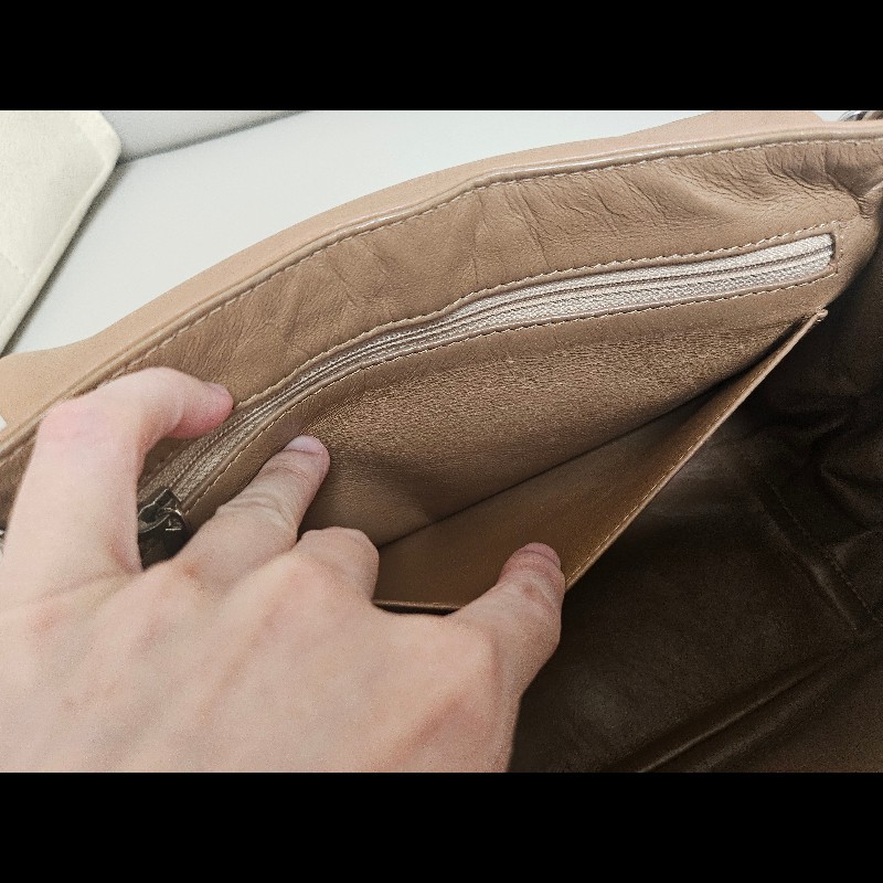  Chanel 皮革鏈帶包 👜柔軟的皮革觸感極佳,雙 C 大壓紋-10