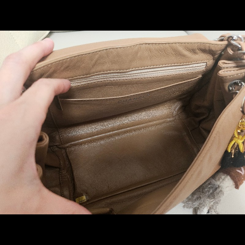  Chanel 皮革鏈帶包 👜柔軟的皮革觸感極佳,雙 C 大壓紋-11