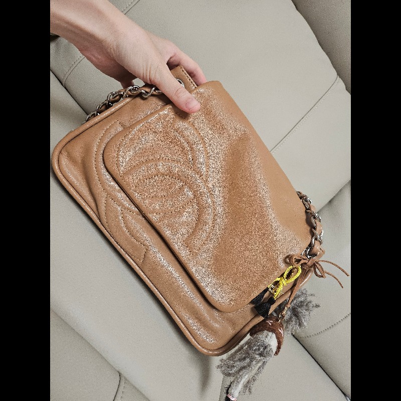  Chanel 皮革鏈帶包 👜柔軟的皮革觸感極佳,雙 C 大壓紋-13