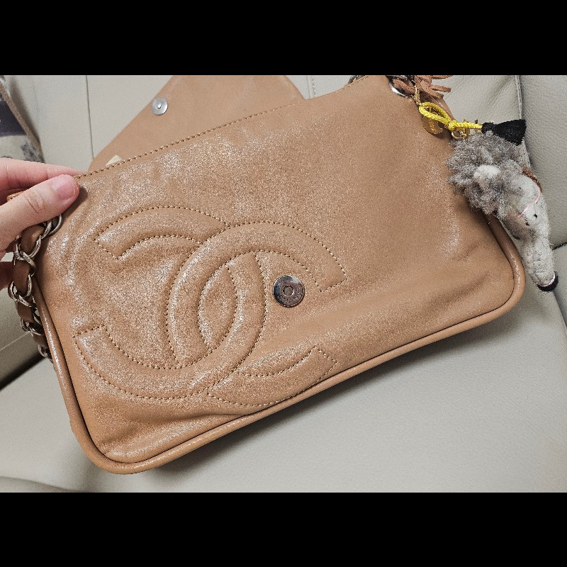  Chanel 皮革鏈帶包 👜柔軟的皮革觸感極佳,雙 C 大壓紋-14