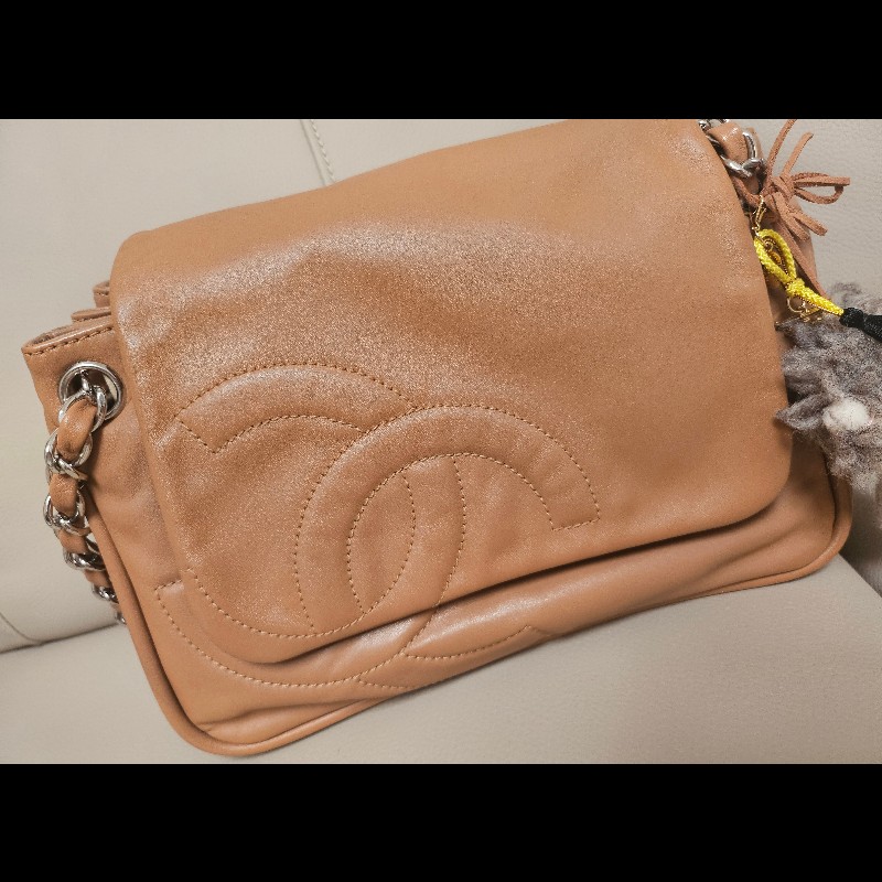  Chanel 皮革鏈帶包 👜柔軟的皮革觸感極佳,雙 C 大壓紋-16