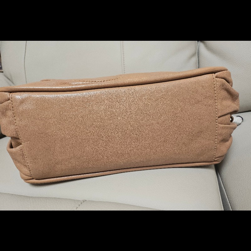  Chanel 皮革鏈帶包 👜柔軟的皮革觸感極佳,雙 C 大壓紋-17
