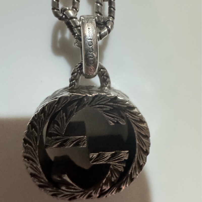 GUCCI 古馳 復古925純銀雕花 Interlocking G 雙G墜飾項鍊(男款)-10