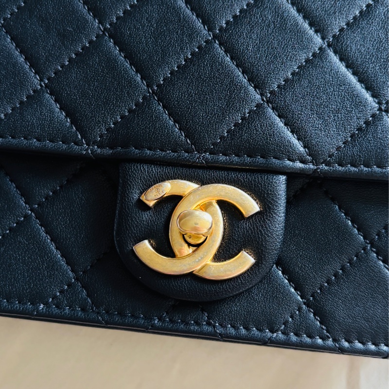 Chanel 經典口蓋珍珠皮穿鍊條包-2