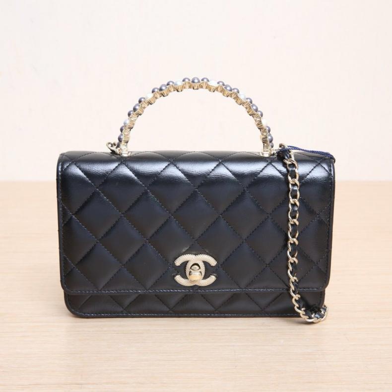 CHANEL(香奈兒) 24P 金屬寶石手柄 黑色 光面 晶片開 金扣 山茶花手柄-0