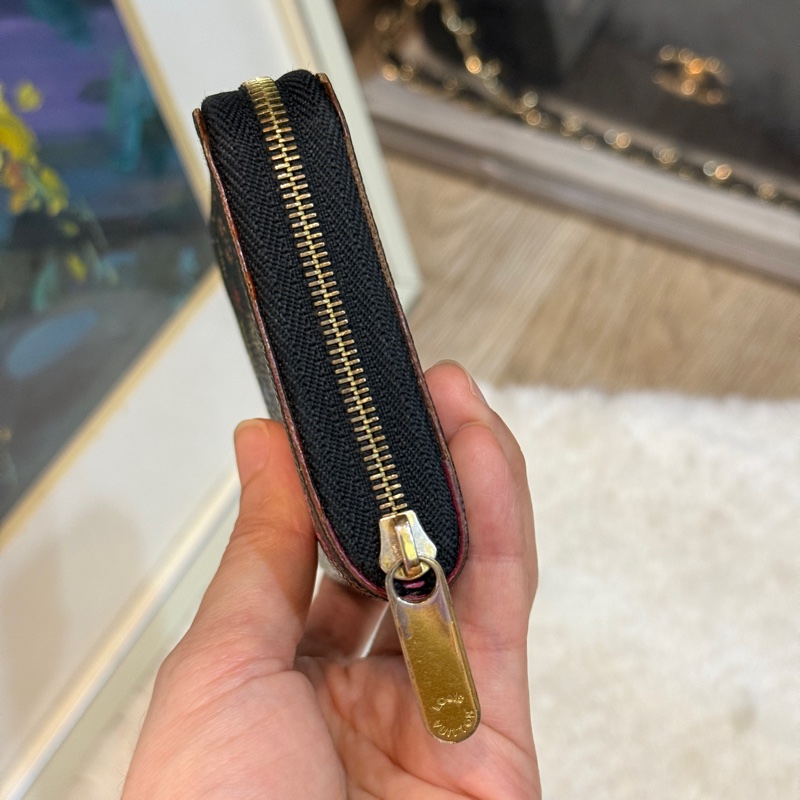 😎出名好用 用過回不去的LV黑彩拉鏈零錢包 短夾💶鈔票對折放超多-9