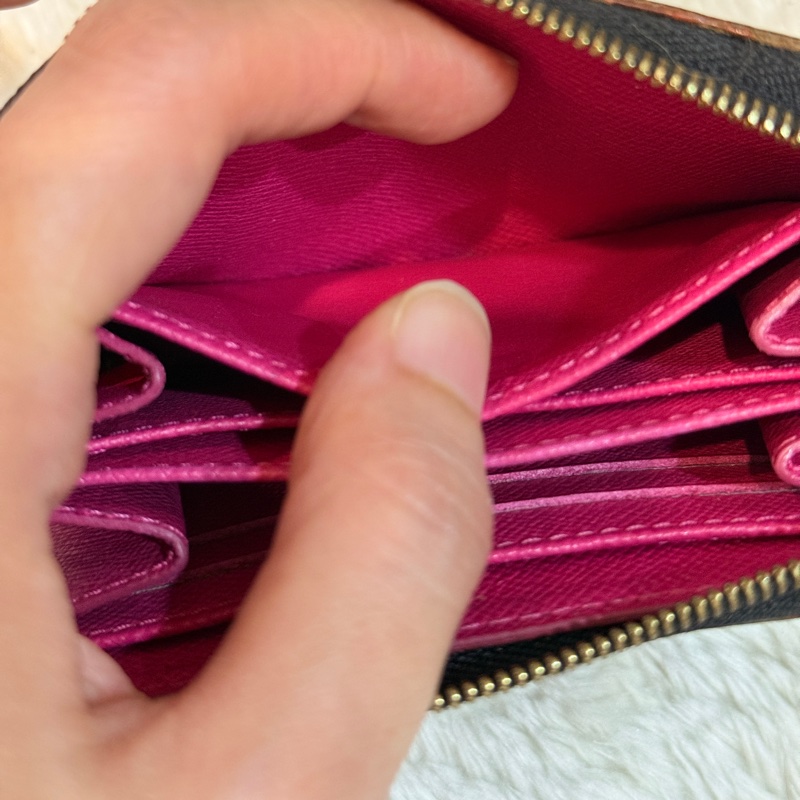 😎出名好用 用過回不去的LV黑彩拉鏈零錢包 短夾💶鈔票對折放超多-13