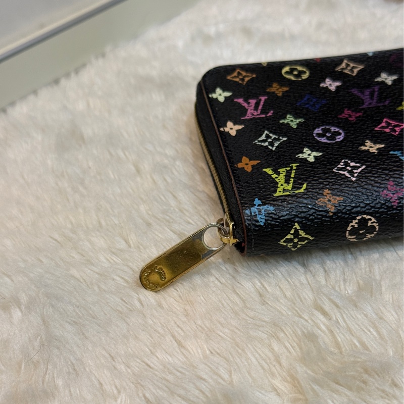 😎出名好用 用過回不去的LV黑彩拉鏈零錢包 短夾💶鈔票對折放超多-17