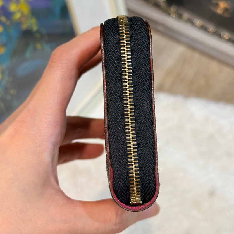 😎出名好用 用過回不去的LV黑彩拉鏈零錢包 短夾💶鈔票對折放超多-18