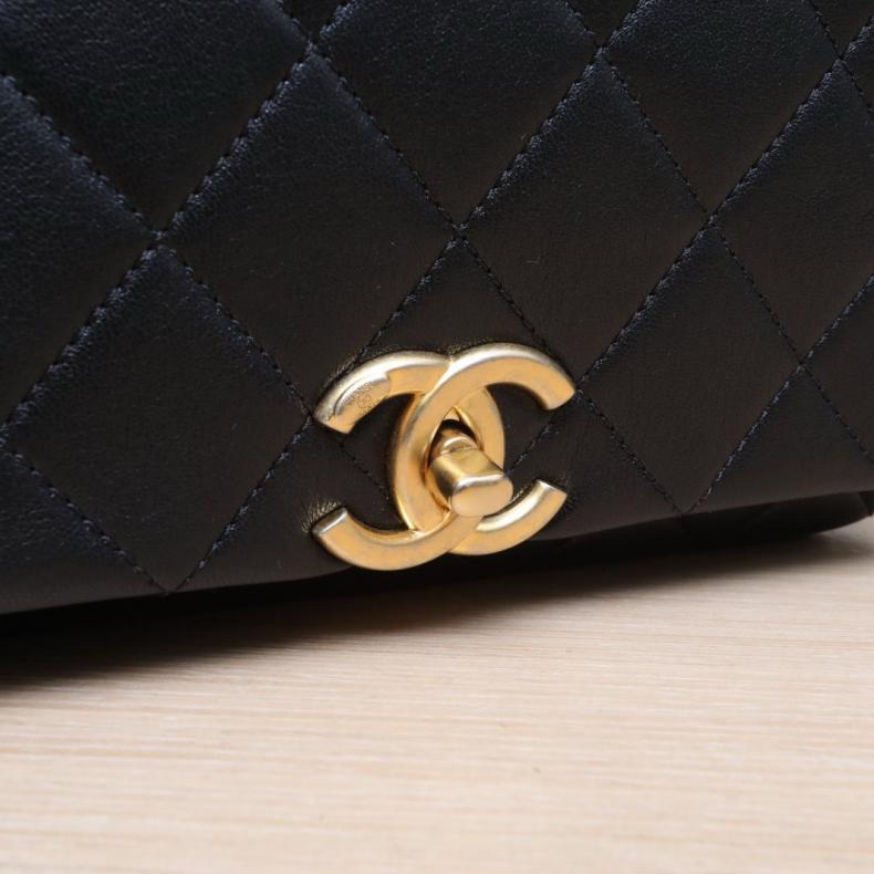 CHANEL(香奈兒) 21P 口蓋包 23cm 黑色  30開 金扣 皮穿鏈手柄-5