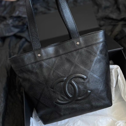 Chanel 香奈兒牛皮鏤空大logo托特