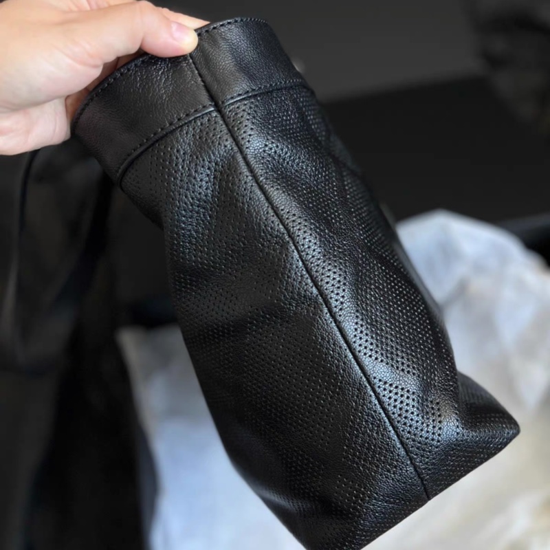 Chanel 香奈兒牛皮鏤空大logo托特-6