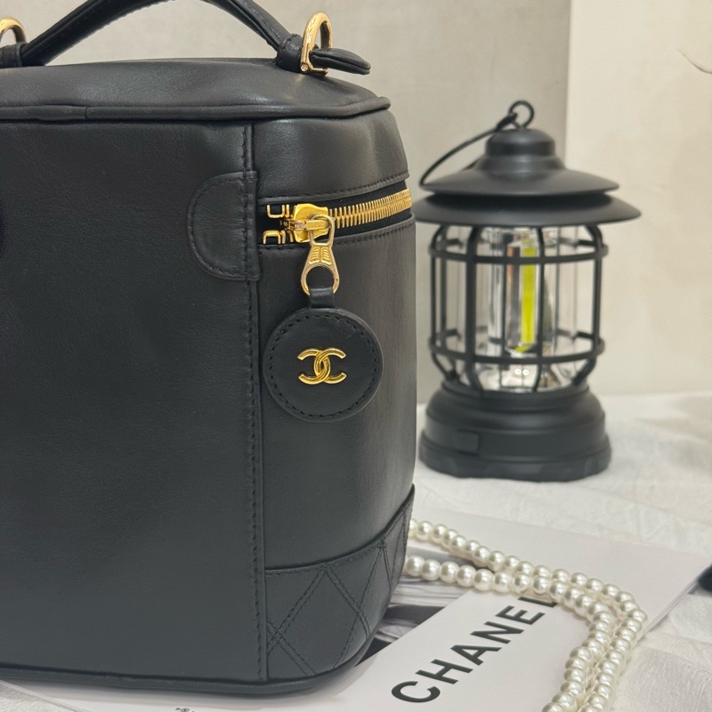 Chanel 小羊皮手提化妝包-2