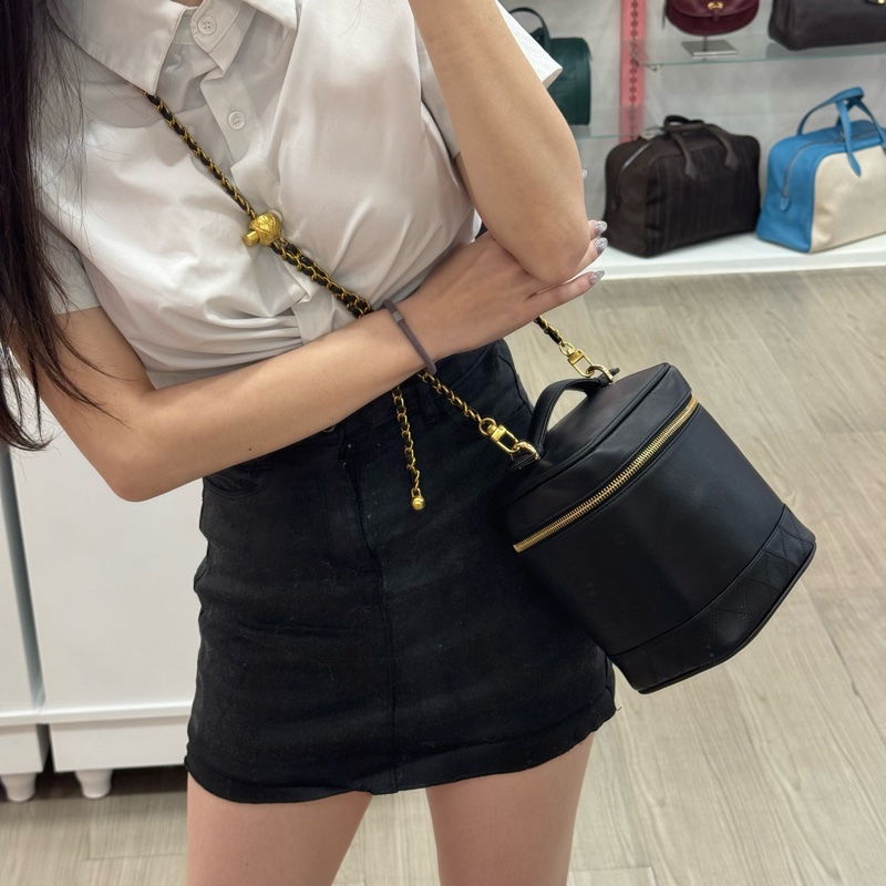 Chanel 小羊皮手提化妝包-9