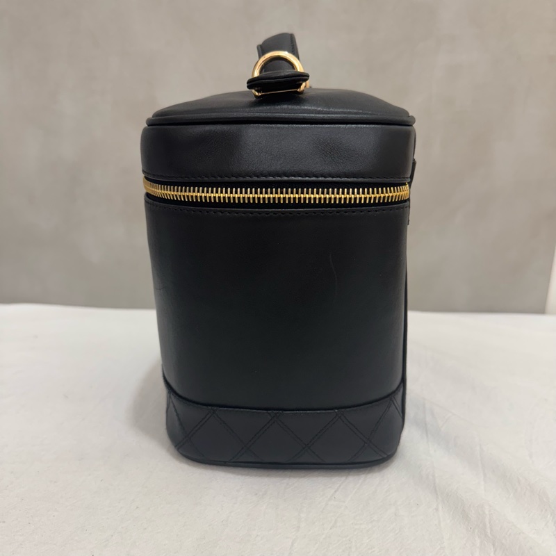 Chanel 小羊皮手提化妝包-13