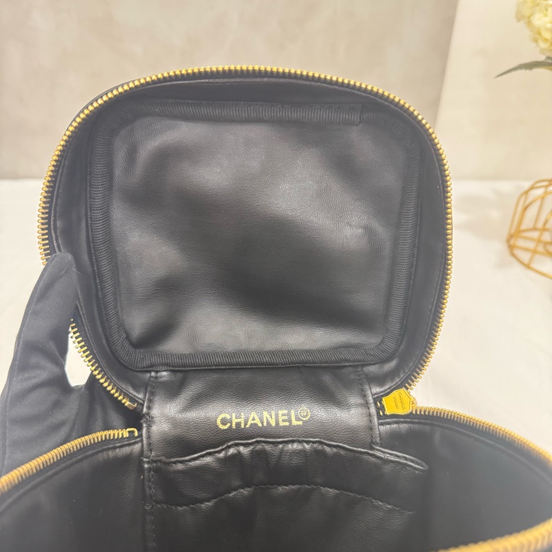 Chanel 小羊皮手提化妝包-28