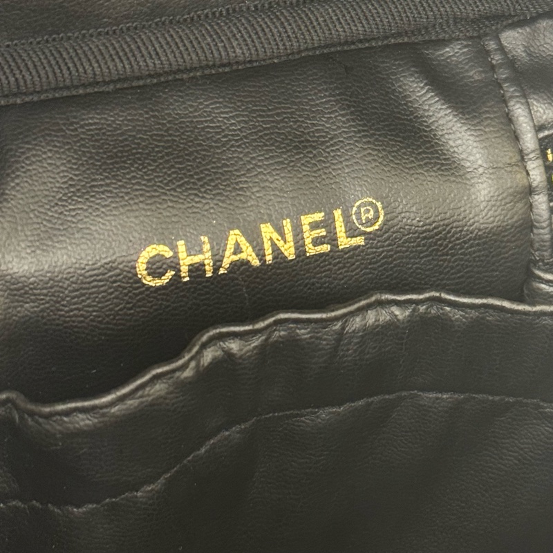 Chanel 小羊皮手提化妝包-29