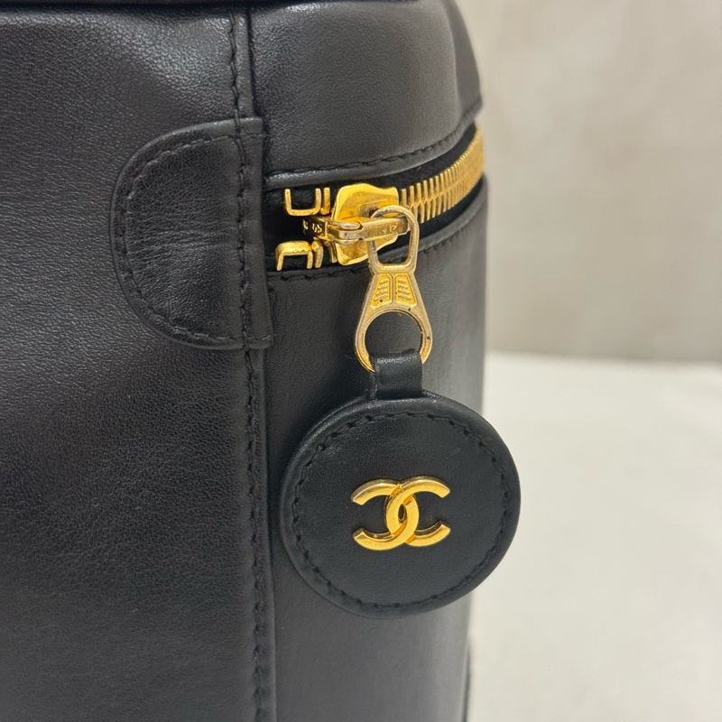 Chanel 小羊皮手提化妝包-33