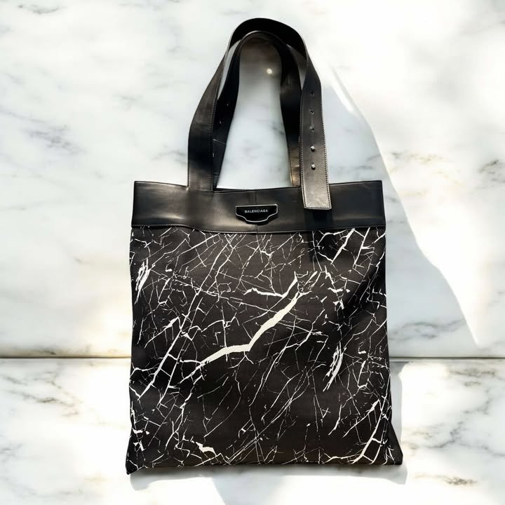 BALENCIAGA黑色大理石紋直式手提包-0