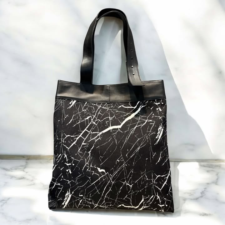 BALENCIAGA黑色大理石紋直式手提包-2
