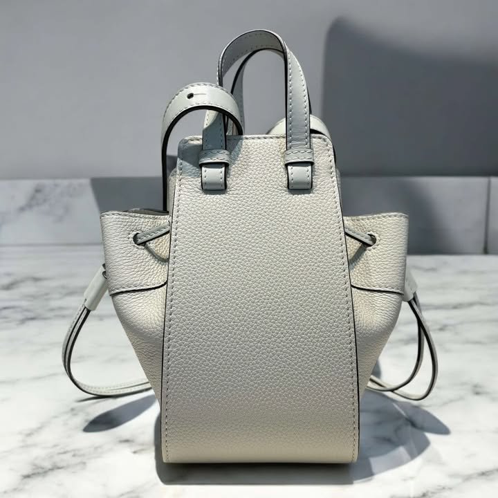 LOEWE柔軟粒面小牛皮迷你抽繩吊床包/淺綠-3