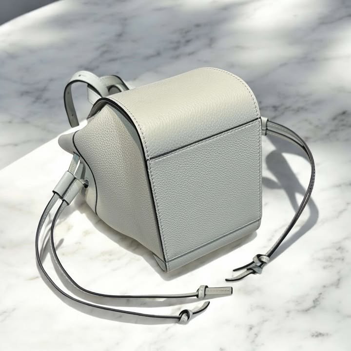 LOEWE柔軟粒面小牛皮迷你抽繩吊床包/淺綠-4