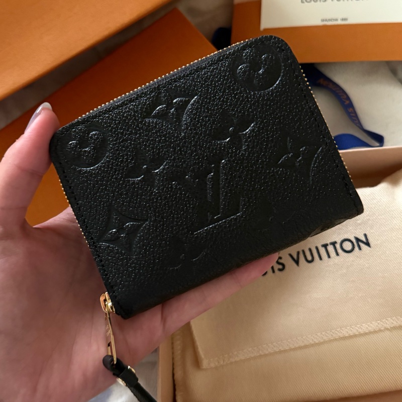 LV 壓紋ㄇ型拉鏈短夾 零錢包-0