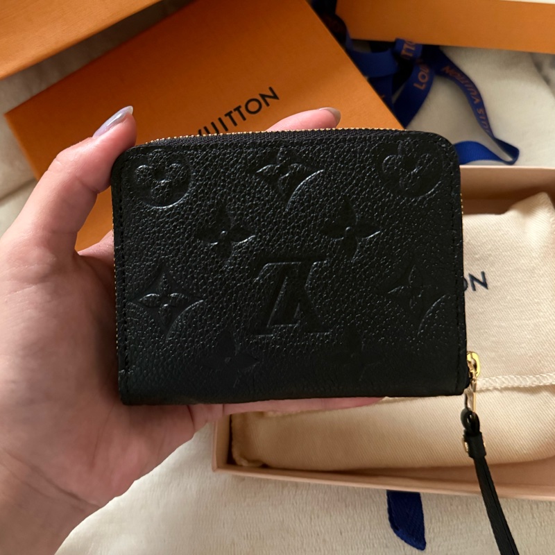 LV 壓紋ㄇ型拉鏈短夾 零錢包-1