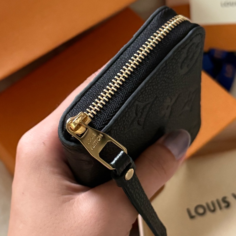 LV 壓紋ㄇ型拉鏈短夾 零錢包-2