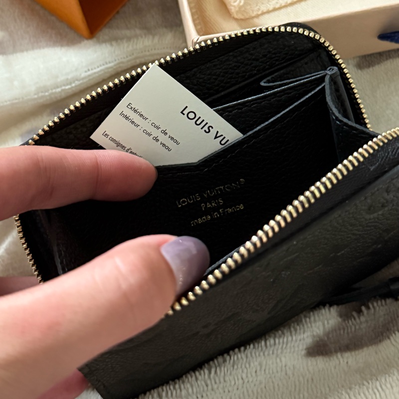 LV 壓紋ㄇ型拉鏈短夾 零錢包-4