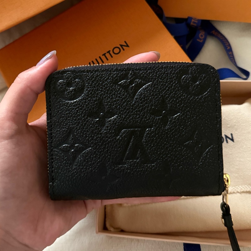 LV 壓紋ㄇ型拉鏈短夾 零錢包-7
