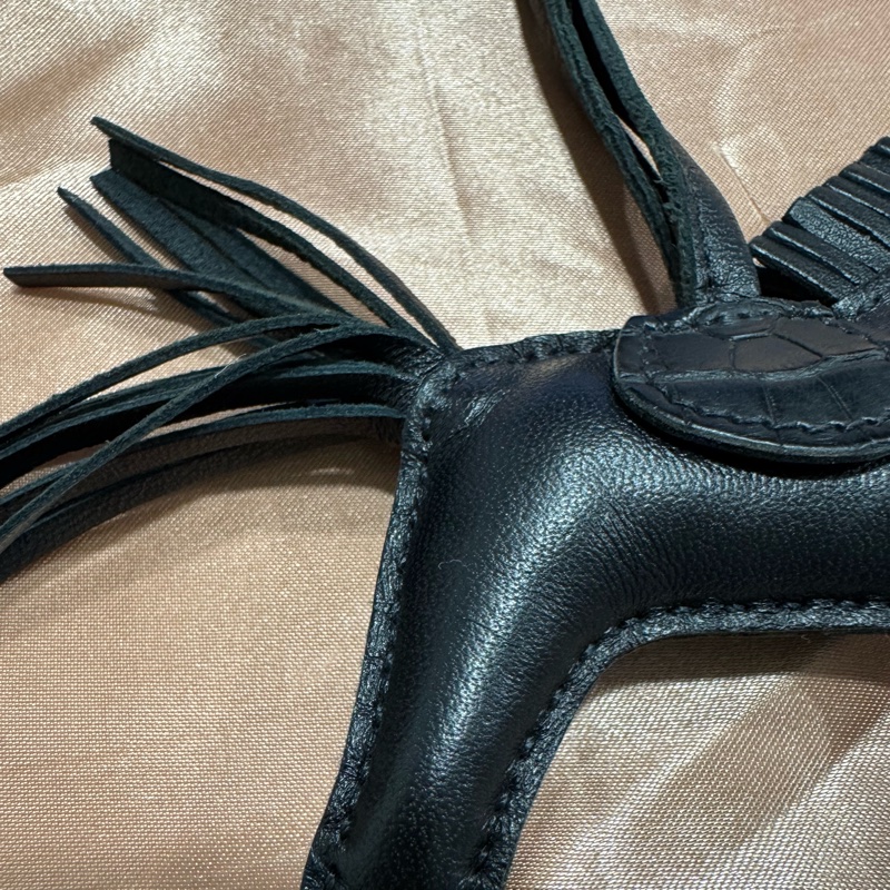 Hermes 鱷魚皮小黑馬吊飾-12