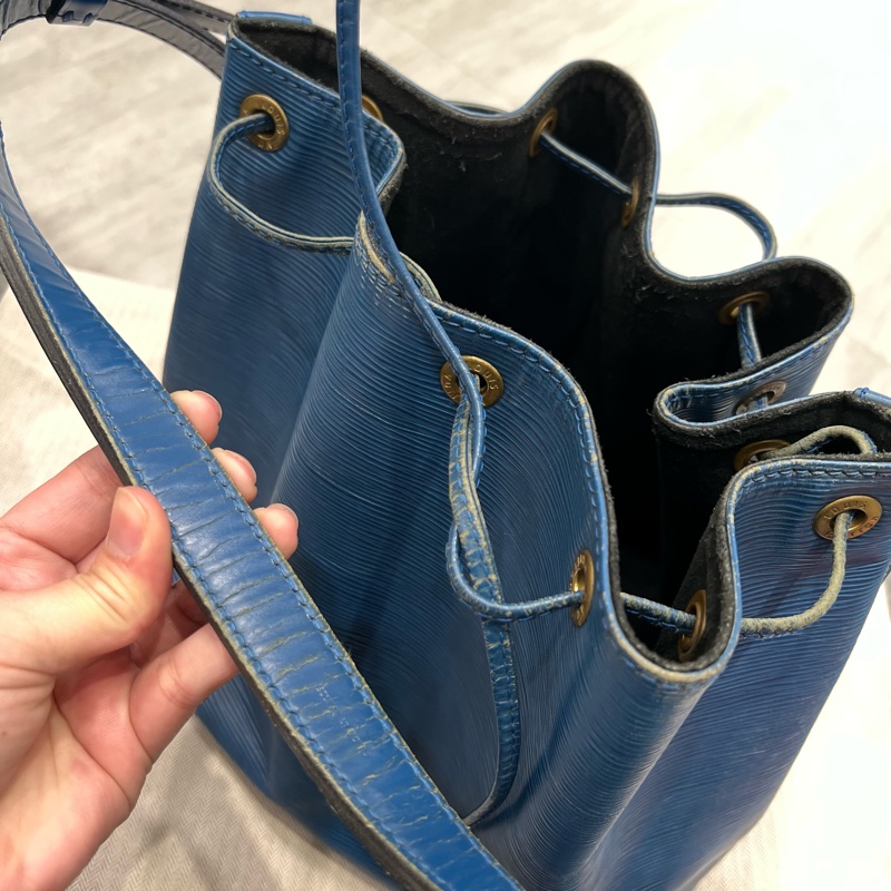 Louis Vuitton LV epi 水波紋 水桶包 藍-17