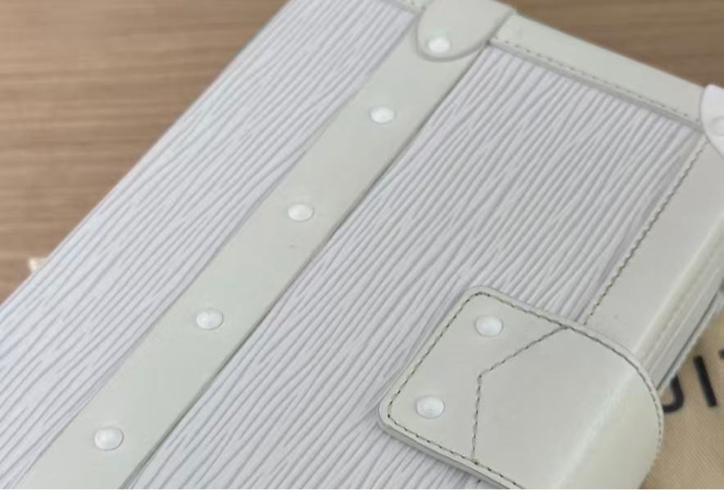 LV 限量版白雪公主PETITE MALLE系列硬盒子水波紋斜背包20*13cm  98新配件塵袋-2