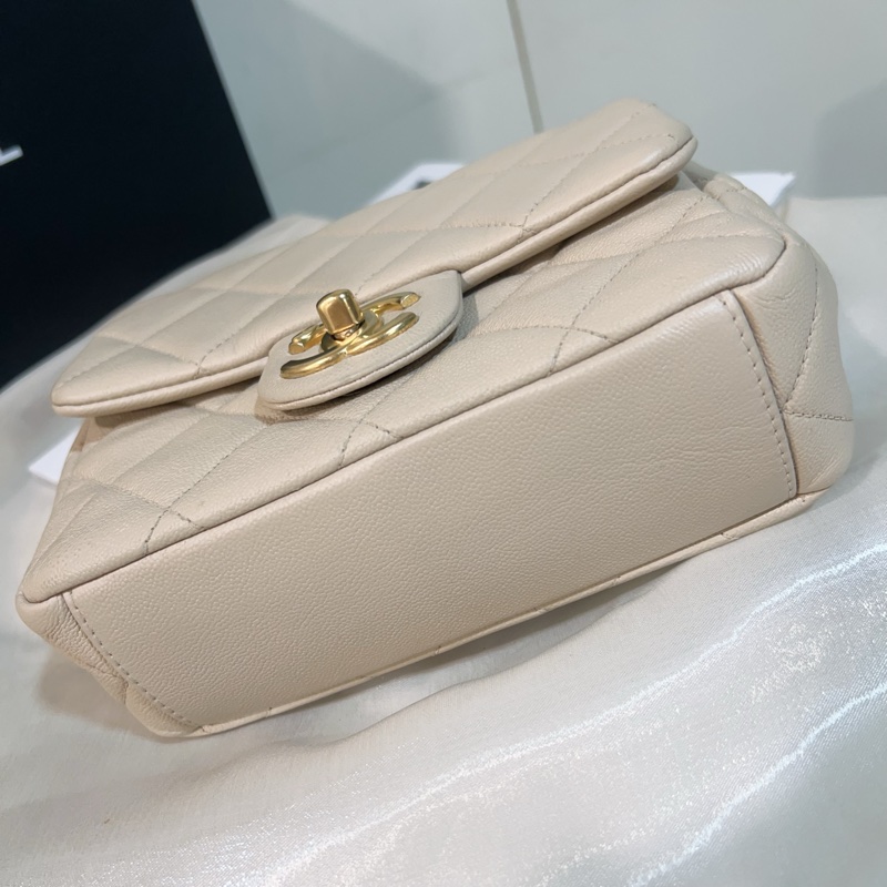 ෆ Chanel 粉米色手把方胖 🌸2023芯片款-12
