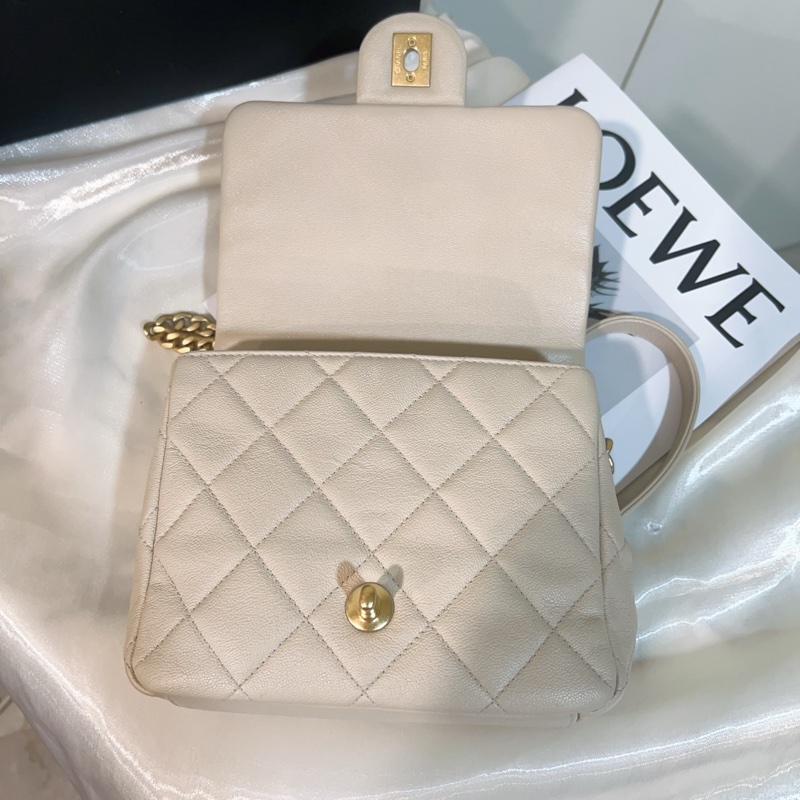 ෆ Chanel 粉米色手把方胖 🌸2023芯片款-17