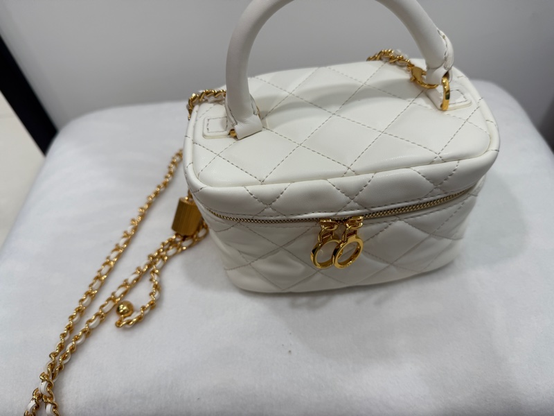 CHARLES &KEITH-1