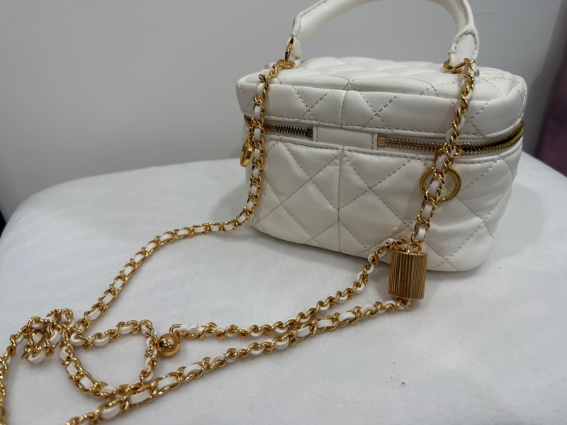 CHARLES &KEITH-15