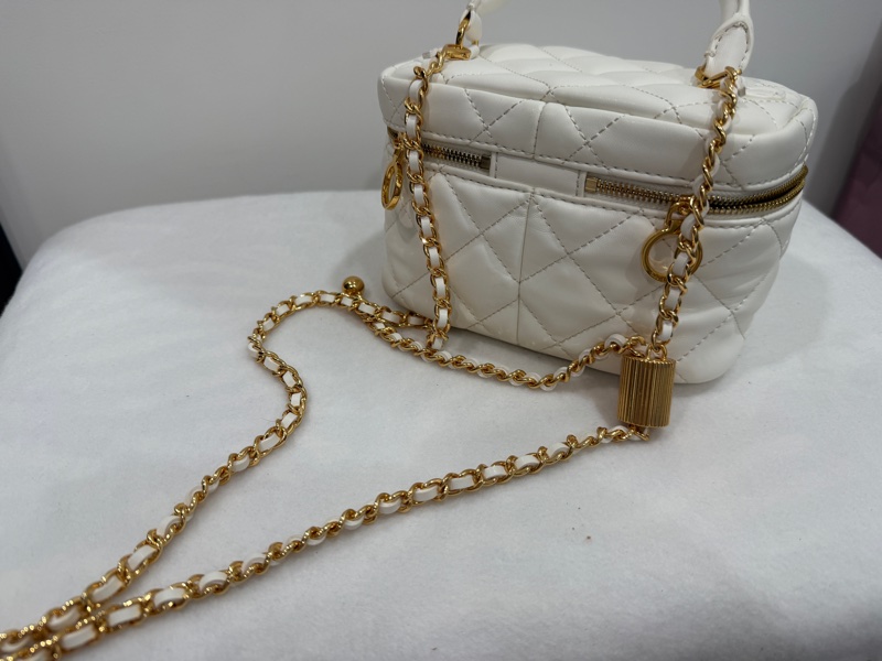 CHARLES &KEITH-20
