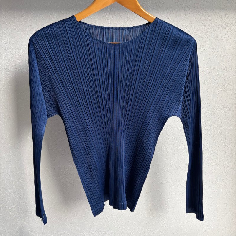 PLEATS PLEASE ISSEY MIYAKE 三宅一生PP 4號 閒 置 未 著 用 JK121 修身款!深藍圓領上衣-0