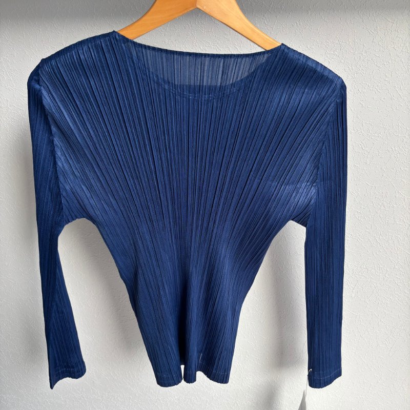 PLEATS PLEASE ISSEY MIYAKE 三宅一生PP 4號 閒 置 未 著 用 JK121 修身款!深藍圓領上衣-1